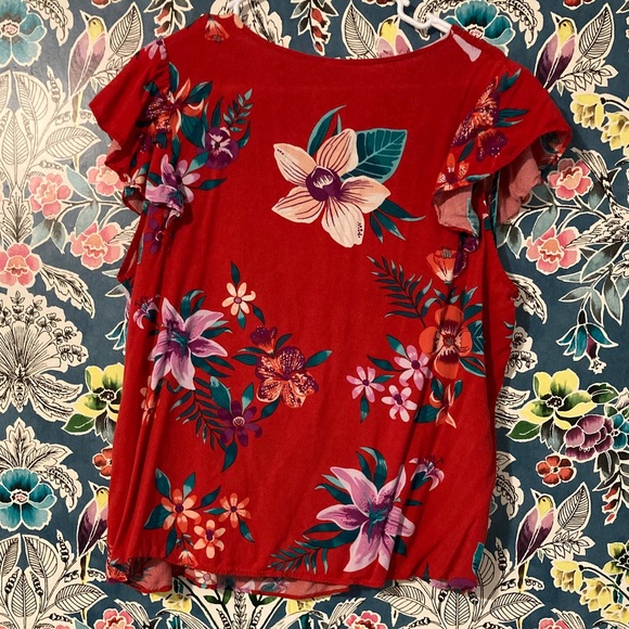 🌟 Tropical Flower Ruffled Sleeve Tee - Picture 2 of 3